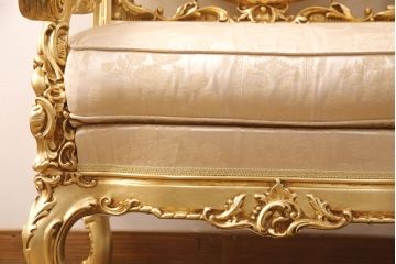【買取】SILIK(シリック) ゴールド ロココ調 1人掛けソファを買取ました。(定価約65万円