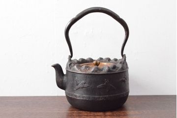 【骨董買取】龍文堂　鉄瓶(取手銀象嵌、カラス図、茶道具)を買取りました。