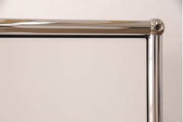 【買取】中古　USMハラー(USM Haller)　美しくシンプルなデザインが目を引く鉄製収納棚(定価約80万円)(戸棚、キャビネット)