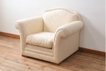 【買取】サァラ麻布取り扱い　bedding　POLTRONA　1人掛けソファを買取りました。(定価約110万円)