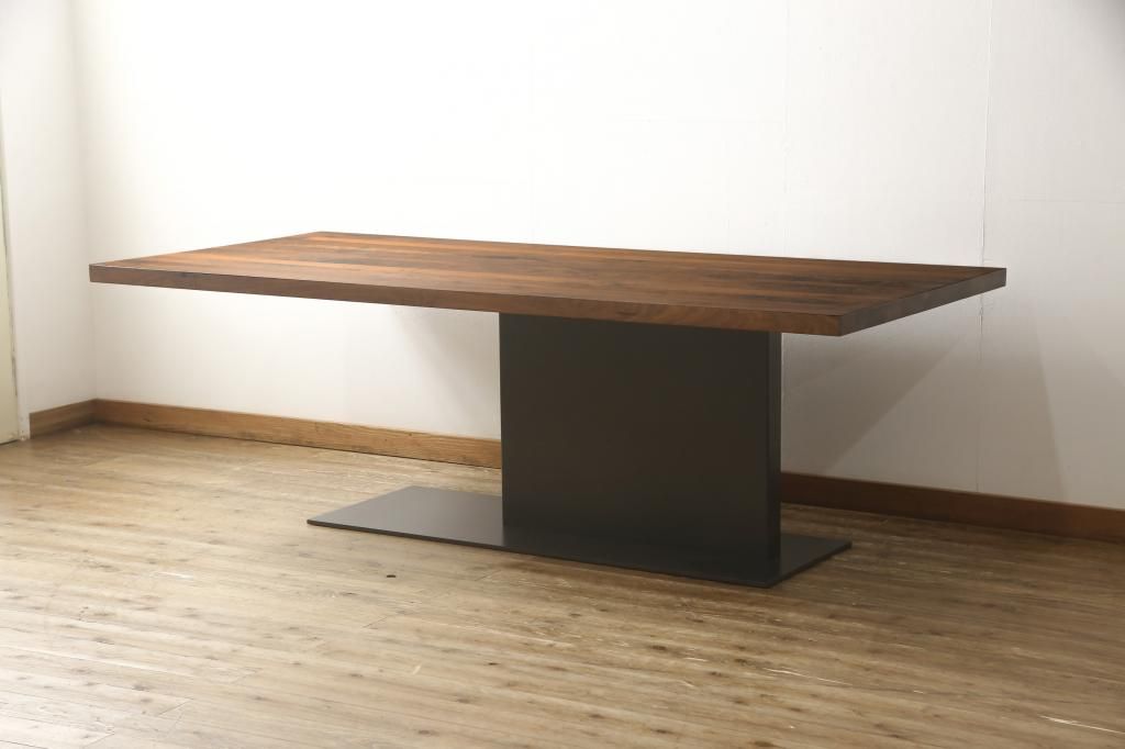 【買取】arflex(アルフレックス) Riva(リーヴァ) LIAM IRON(リアムアイアン) ウォールナットとアイアンの異素材の組み合わせ ダイニングテーブルを買取りました。(定価約123万円)