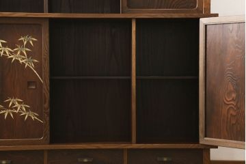 【買取】最高級　指物家具　金蒔絵　神代杉・桑材・桐材使用　大型茶棚を買取りました