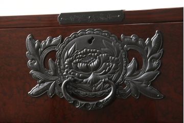 【買取】木地呂塗り　三方欅(ケヤキ)材　玉杢　民芸仙台箪笥　　特注収納箪笥(整理箪笥、衣装たんす、和タンス)を買取りました。