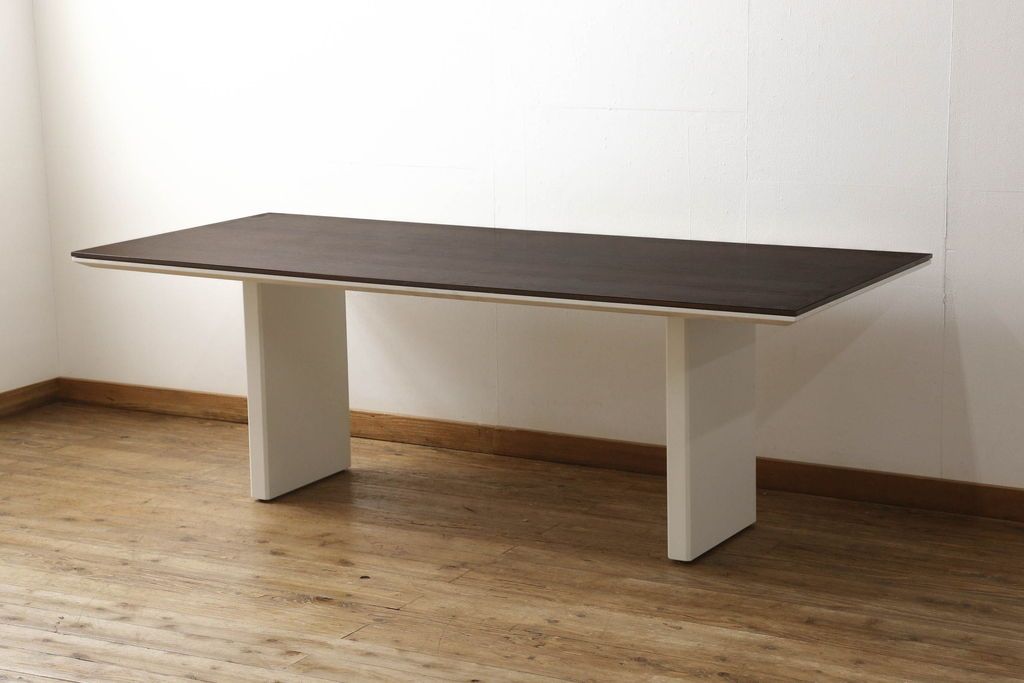 【買取】arflex(アルフレックス) AFFOGATO(アフォガード) 白を基調としたダイニングテーブルを買取りました。(定価約48万円)