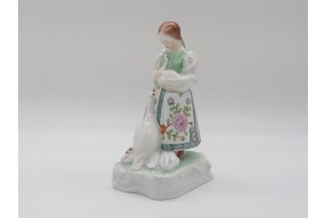 【骨董買取】ハンガリー　ヘレンド(HEREND)　女の子とガチョウのフィギュリン(少女、鵞鳥、フィギュア、西洋陶磁器、人形)を買取りました。