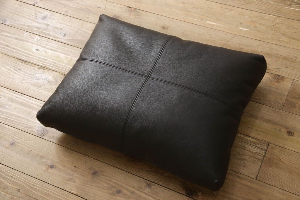 【買取】arflex(アルフレックス) BRERA (ブレラ) L1 本革 ブラックカラー レザークッションを買取りました。(定価約6万5千円)