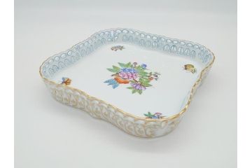 【骨董買取】ハンガリー　HEREND HVNGARY ヘレンド　ヴィクトリア　花と蝶　プレート(トレイ、角皿、透かし、ビクトリア)を買取りました。