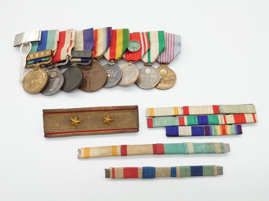 【古美術買取】旧日本軍 陸軍中将肩章 従軍記章 8勲章&略綬4点(8連吊りホルダー付き、連結金具、大禮(大礼)記念章/紀元二千六百年祝典記念章/帝都復興記念章など)(アンティーク)を買い取りました。
