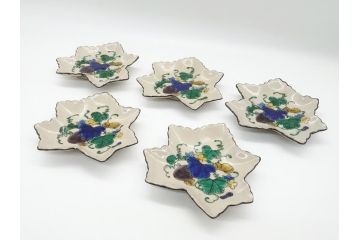 【骨董買取】明治期　九谷焼　二重角福　草花文　変形皿(紅葉型、葉形、中皿、和食器、和皿、四寸七分)を買取ました。