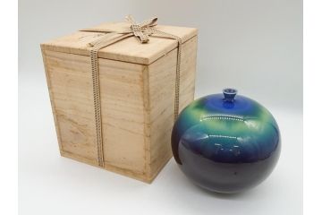 【骨董買取】人間国宝　柳雨軒三代　徳田八十吉(Tokuda Yasokichi/正彦(Masahiko))　九谷焼　耀彩　壺　花入(壷、花器、花瓶)を買取りました。