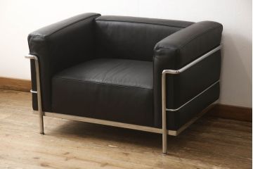【買取】Cassina(カッシーナ)　ル・コルビュジエ(Le Corbusier)　LC3　1人掛けソファを買取りました。(定価約98万円)