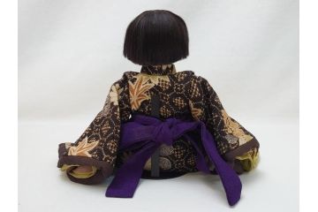 【骨董買取】工房朋　森重春幸作　古着物　縮緬　市松人形(共箱付き、スタンド付き、竹ブラシ付き、日本人形、抱き人形、ちりめん、古裂)を買取りました