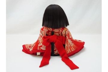 【骨董買取】工房朋　森重春幸作　古着物　縮緬　市松人形(共箱付き、スタンド付き、竹ブラシ付き、日本人形、抱き人形、ちりめん、古裂)を買取りました