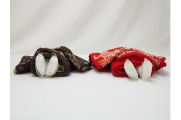【骨董買取】工房朋　森重春幸作　古着物　縮緬　市松人形(共箱付き、スタンド付き、竹ブラシ付き、日本人形、抱き人形、ちりめん、古裂)を買取りました