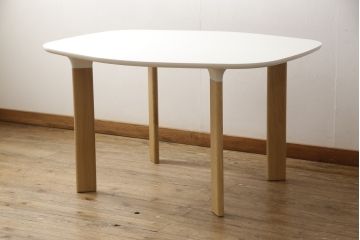【買取】FRITZ HANSEN(フリッツハンセン)　ANALOG(アナログ)　JH43　ダイニングテーブルを買取りました。(定価約26万円)