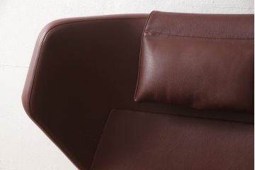 【買取】B&B Italia　Jeffrey Bernett(ジェフリー・バーネット)　Metropolitan'14(メトロポリタン)　 ARMCHAIRS(Steel base frame)　本革(レザー)　アームチェア&オットマンのセット(1人掛けソファ、一人掛けソファ、回転椅子、回転イス、ラウンジチェア、フットスツール)を買取りました。