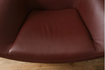 【買取】B&B Italia　Jeffrey Bernett(ジェフリー・バーネット)　Metropolitan'14(メトロポリタン)　 ARMCHAIRS(Steel base frame)　本革(レザー)　アームチェア&オットマンのセット(1人掛けソファ、一人掛けソファ、回転椅子、回転イス、ラウンジチェア、フットスツール)を買取りました。