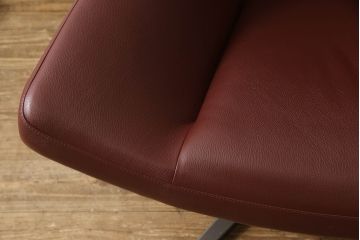 【買取】B&B Italia　Jeffrey Bernett(ジェフリー・バーネット)　Metropolitan'14(メトロポリタン)　 ARMCHAIRS(Steel base frame)　本革(レザー)　アームチェア&オットマンのセット(1人掛けソファ、一人掛けソファ、回転椅子、回転イス、ラウンジチェア、フットスツール)を買取りました。