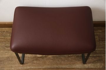 【買取】B&B Italia　Jeffrey Bernett(ジェフリー・バーネット)　Metropolitan'14(メトロポリタン)　 ARMCHAIRS(Steel base frame)　本革(レザー)　アームチェア&オットマンのセット(1人掛けソファ、一人掛けソファ、回転椅子、回転イス、ラウンジチェア、フットスツール)を買取りました。