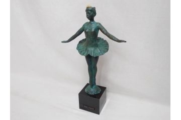 【古美術買取】彫刻家　堤直美(Tsutsumi Naomi)　「緑のリズム」　ブロンズ像(バレリーナ、バレエ、少女、踊る人、オブジェ、置物)(定価約38万円)を買取りました。