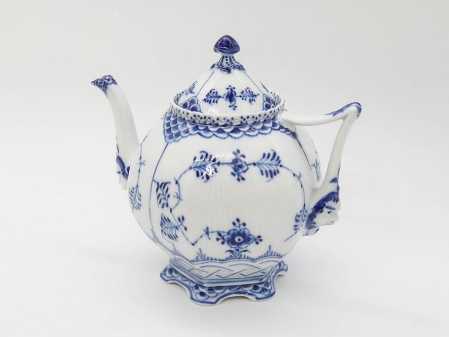 【骨董買取】デンマーク ROYAL COPENHAGEN(ロイヤルコペンハーゲン) ブルーフルーテッド フルレース 顔付き ティーポット(洋食器)を買取りました。