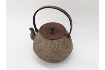 【骨董買取】明治〜大正期　光玉堂　金銀象嵌取っ手　銀摘み　鉄瓶(湯沸、湯瓶、茶道具、茶器)を買取りました。