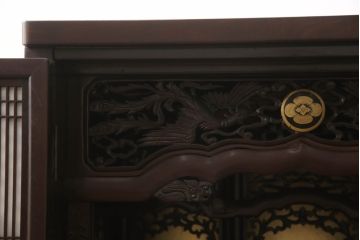 お仏壇をコンパクトにリメイク!指定サイズにリサイズし、外扉や灯篭、配線コードなども撤去。
