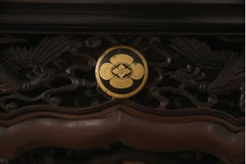 お仏壇をコンパクトにリメイク!指定サイズにリサイズし、外扉や灯篭、配線コードなども撤去。