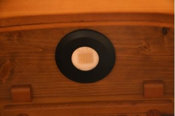 お仏壇をコンパクトにリメイク!内部装飾含め全体をリサイズし、本体枠を新規製作。併せて、セットで使える脚付きチェストも新規製作。