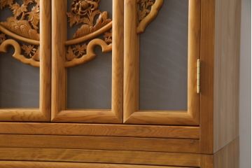 お仏壇をコンパクトにリメイク!内部装飾含め全体をリサイズし、本体枠を新規製作。併せて、セットで使える脚付きチェストも新規製作。