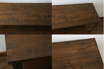 神棚を飾り棚とテーブルにリメイク!飾り棚には装飾部を使用し希望のデザインで。扉収納部は棚板を各1枚ずつ設置し、内部にトレーを設置。テーブルには板部を使用し、楕円形の天板で取れる最大のサイズで、脚はシンプルな角脚。元の色味をベースに補色し、どちらも色味が合うように着色。
