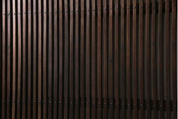 明治期の蔵戸をリペア&カスタム!可動部の調整。木部の補修。格子裏に強化ガラスを組み入れ。(玄関戸、引き戸、建具)