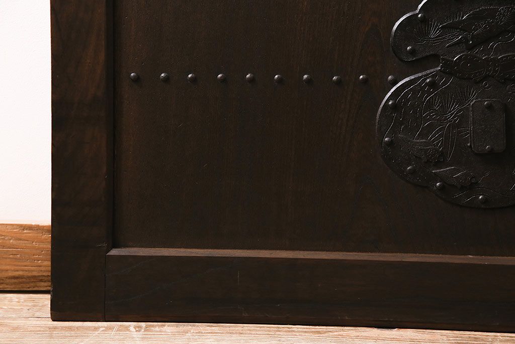 明治期の蔵戸をリペア&カスタム!可動部の調整。木部の補修。格子裏に強化ガラスを組み入れ。(玄関戸、引き戸、建具)