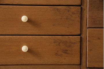 キャビネットをリペア&カスタム!ガラスをゆらゆらガラスへ入れ替え。欠損した取っ手を取り付け。棚はセパレートさせ、可動式の棚板を設置。塗装を剥離し明るい色味に着色し仕上げ。(収納棚、引き出し)