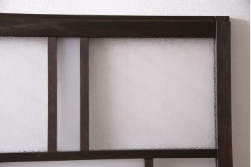 昭和初期のガラス戸2枚をリペア&カスタム!設置場所に合わせてリサイズ。戸車を取り付け。濃い茶色で着色し仕上げ。(引き戸、建具)