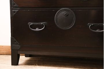アンティーク仙台箪笥をリペア&カスタム!奥行きをリサイズ。引き出しの底板を張り替え。天板と木製脚を取り付け。1トーン落ち着いた色味に着色し仕上げ。(収納箪笥、衣装箪笥、引き出し、リビングボード)