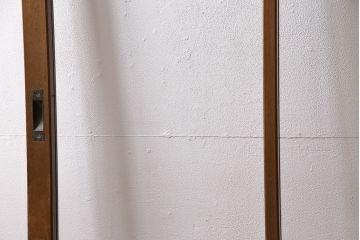 組子入りガラス戸をリペア&カスタム!設置場所に合わせてリサイズ。引手の移設。戸車を取り付け。1トーン落ち着いた色味に着色し仕上げ。(引き戸、建具)