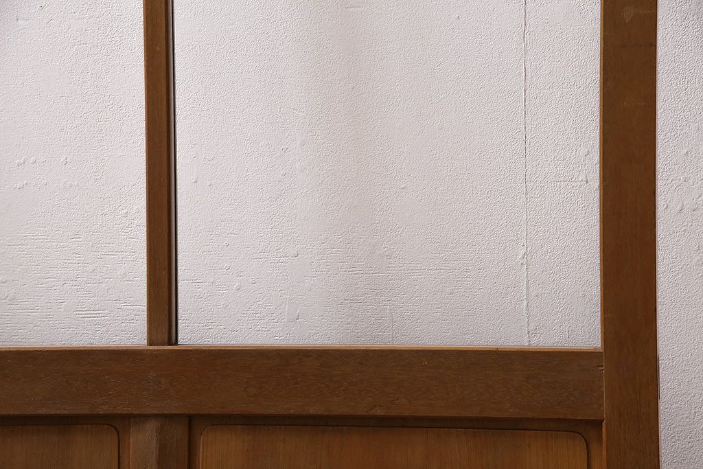 組子入りガラス戸をリペア&カスタム!設置場所に合わせてリサイズ。引手の移設。戸車を取り付け。1トーン落ち着いた色味に着色し仕上げ。(引き戸、建具)