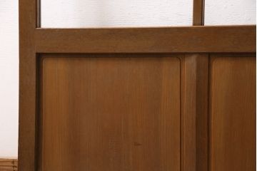 組子入りガラス戸をリペア&カスタム!設置場所に合わせてリサイズ。引手の移設。戸車を取り付け。1トーン落ち着いた色味に着色し仕上げ。(引き戸、建具)