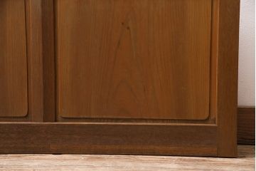 組子入りガラス戸をリペア&カスタム!設置場所に合わせてリサイズ。引手の移設。戸車を取り付け。1トーン落ち着いた色味に着色し仕上げ。(引き戸、建具)