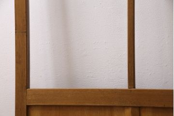 組子入りガラス戸をリペア&カスタム!設置場所に合わせてリサイズ。引手の移設。戸車を取り付け。1トーン落ち着いた色味に着色し仕上げ。(引き戸、建具)