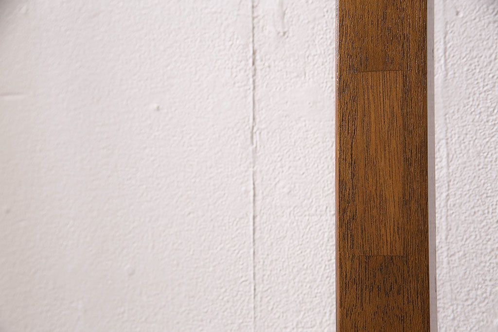 組子入りガラス戸をリペア&カスタム!設置場所に合わせてリサイズ。引手の移設。戸車を取り付け。1トーン落ち着いた色味に着色し仕上げ。(引き戸、建具)