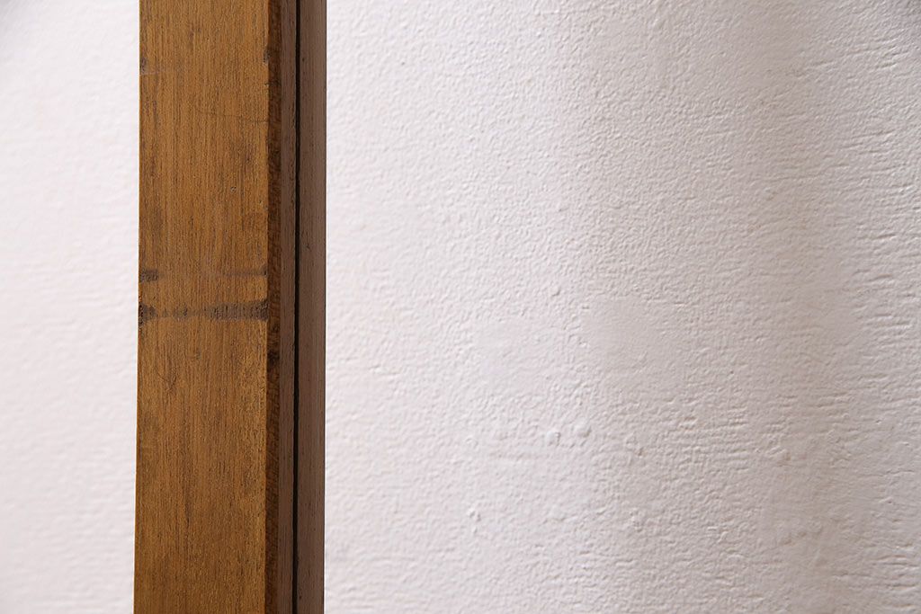 組子入りガラス戸をリペア&カスタム!設置場所に合わせてリサイズ。引手の移設。戸車を取り付け。1トーン落ち着いた色味に着色し仕上げ。(引き戸、建具)