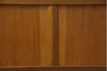 組子入りガラス戸をリペア&カスタム!設置場所に合わせてリサイズ。引手の移設。戸車を取り付け。1トーン落ち着いた色味に着色し仕上げ。(引き戸、建具)