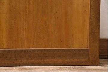 組子入りガラス戸をリペア&カスタム!設置場所に合わせてリサイズ。引手の移設。戸車を取り付け。1トーン落ち着いた色味に着色し仕上げ。(引き戸、建具)