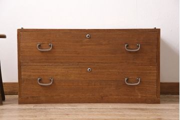 昭和中期の衣装箪笥の見た目を変えずに綺麗にリペア!クリーニングと可動部の調整。クリアワックス仕上げ。(ローチェスト、収納箪笥、引き出し)