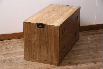 昭和中期の衣装箪笥の見た目を変えずに綺麗にリペア!クリーニングと可動部の調整。クリアワックス仕上げ。(ローチェスト、収納箪笥、引き出し)