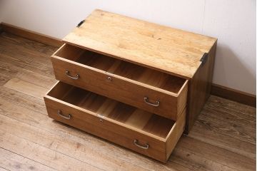 昭和中期の衣装箪笥の見た目を変えずに綺麗にリペア!クリーニングと可動部の調整。クリアワックス仕上げ。(ローチェスト、収納箪笥、引き出し)