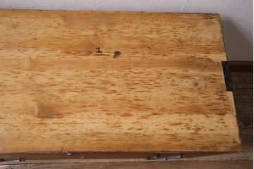 昭和中期の衣装箪笥の見た目を変えずに綺麗にリペア!クリーニングと可動部の調整。クリアワックス仕上げ。(ローチェスト、収納箪笥、引き出し)