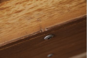 昭和中期の衣装箪笥の見た目を変えずに綺麗にリペア!クリーニングと可動部の調整。クリアワックス仕上げ。(ローチェスト、収納箪笥、引き出し)